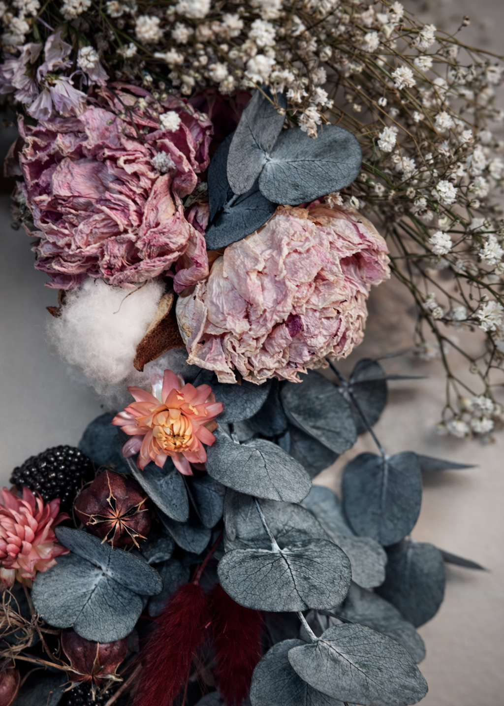 Bouquet of flowers with pink and gray tones on a neutral background