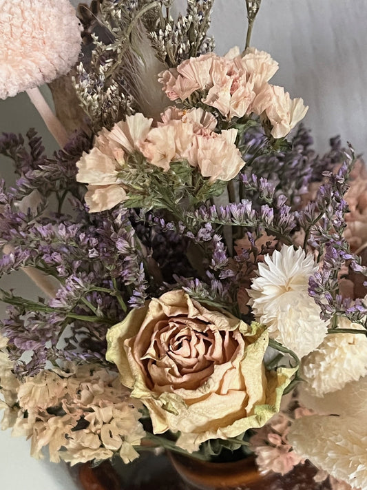 Letterbox Bouquet - Peaches and Cream
