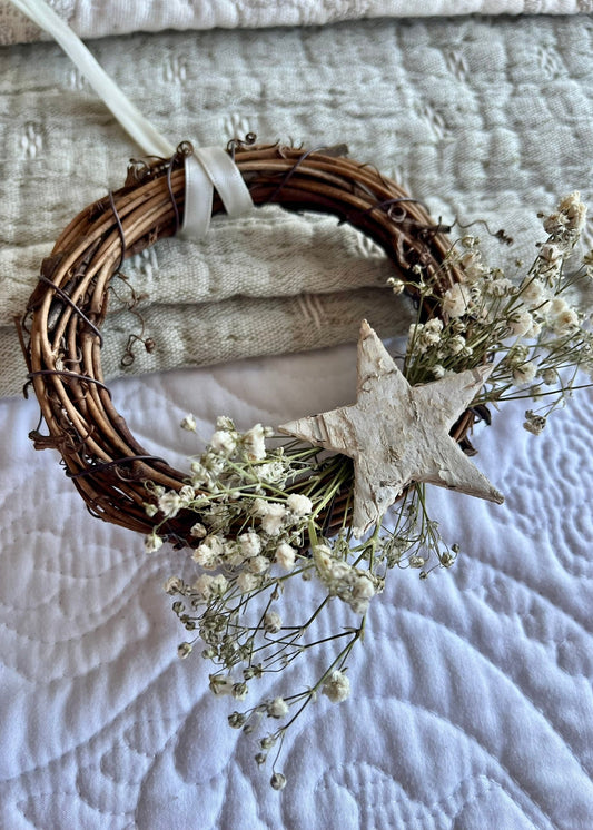 mini christmas wreath for table setting