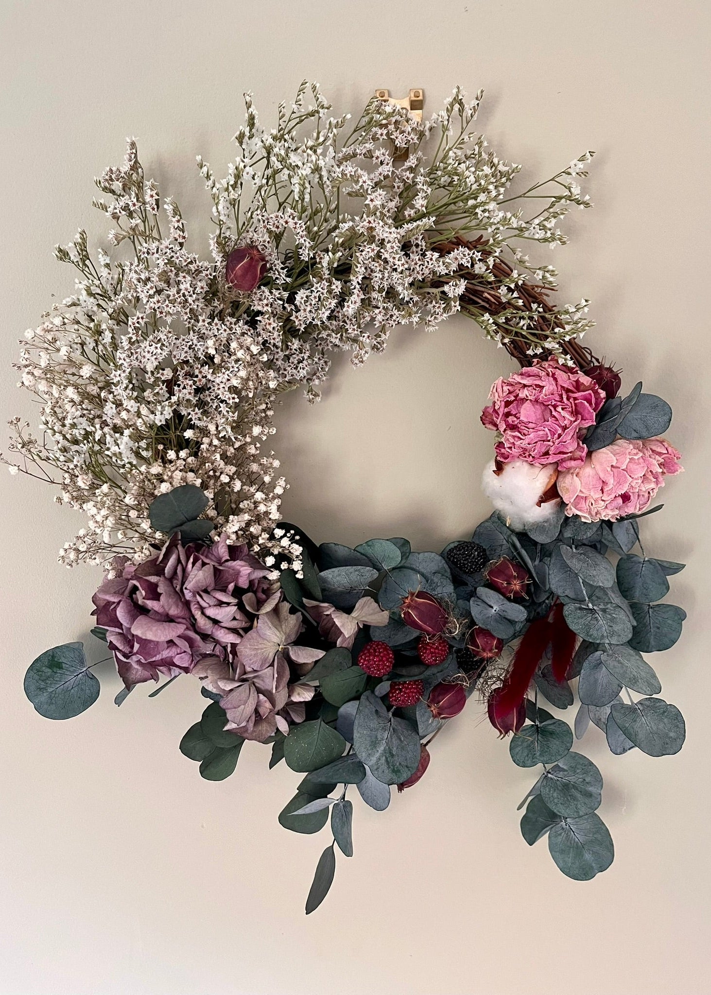 Pretty Christmas Wreath with woodland theme of blackberry and redberry, cotton stems and gypsophilia
